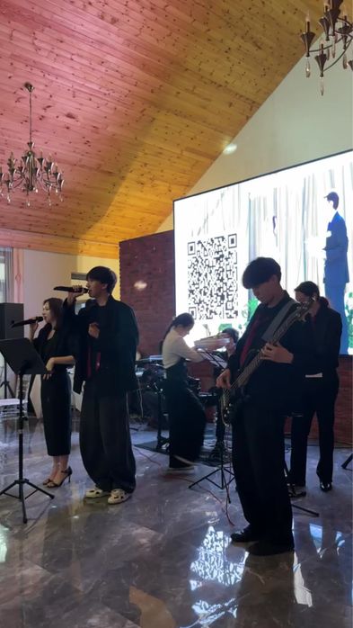 Ведущий, шоу балет, лайв бенд, хостес, деккорации