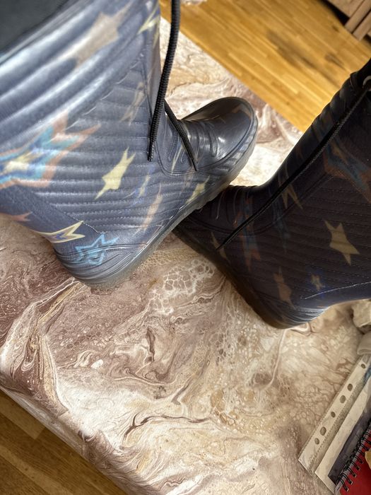 Продавам юношески боти