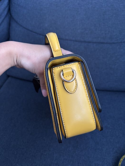 Poșetă Prada galbenă