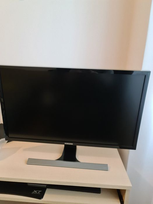 Monitor LED SAMSUNG 28", UHD