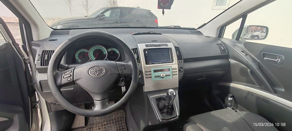 TOYOTA Corolla Verso 2004 — imagine 5