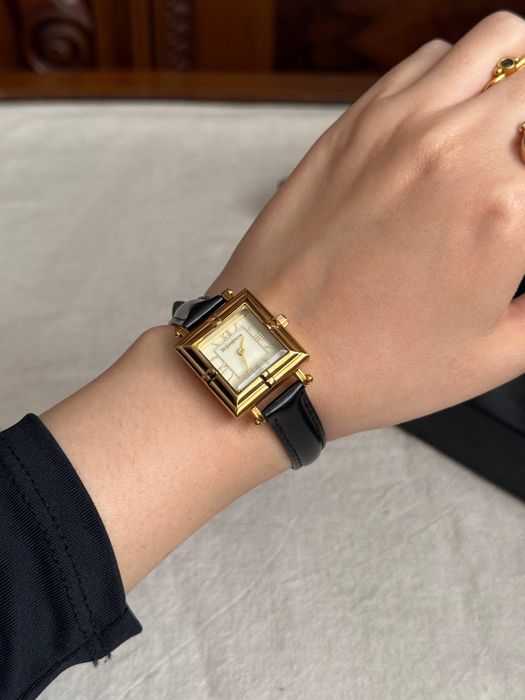 Женские часы YSL