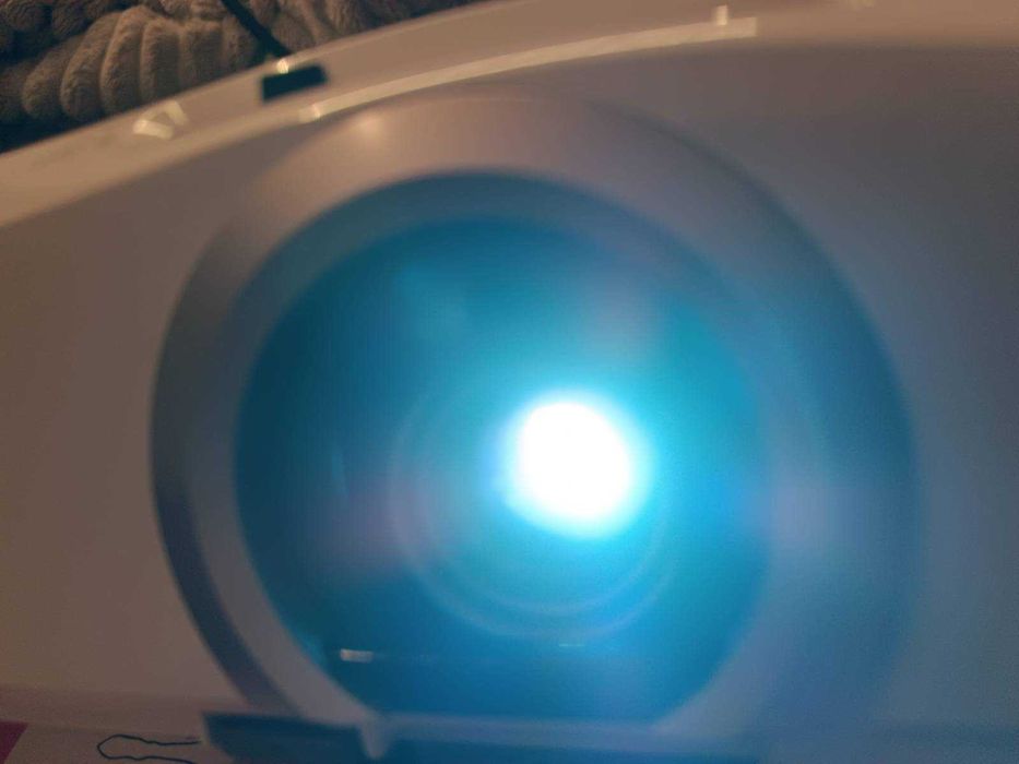 Проектор Epson TW5300 - Домашно кино и Гейминг FULL HD + Екран