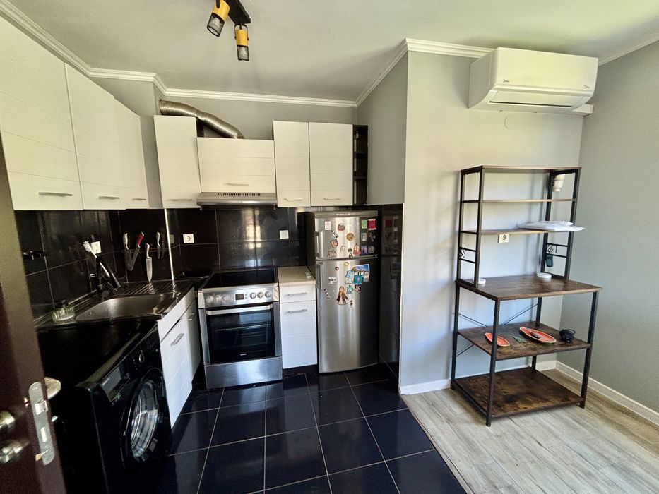 Дава се под наем Двустаен апартамент в Варна, Бриз - 65 кв.м за 747.66 € - Снимка #2