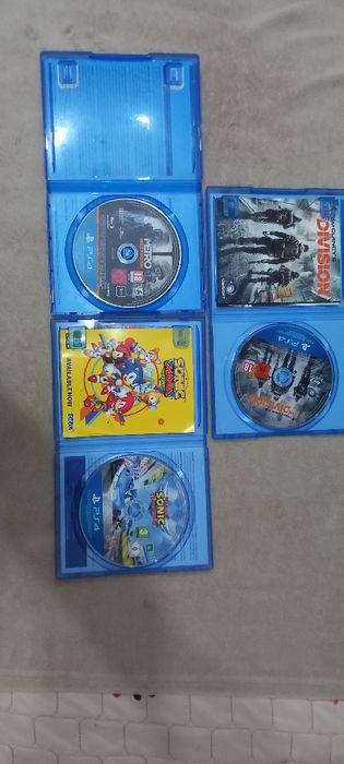 Vând sidiuri PlayStation4