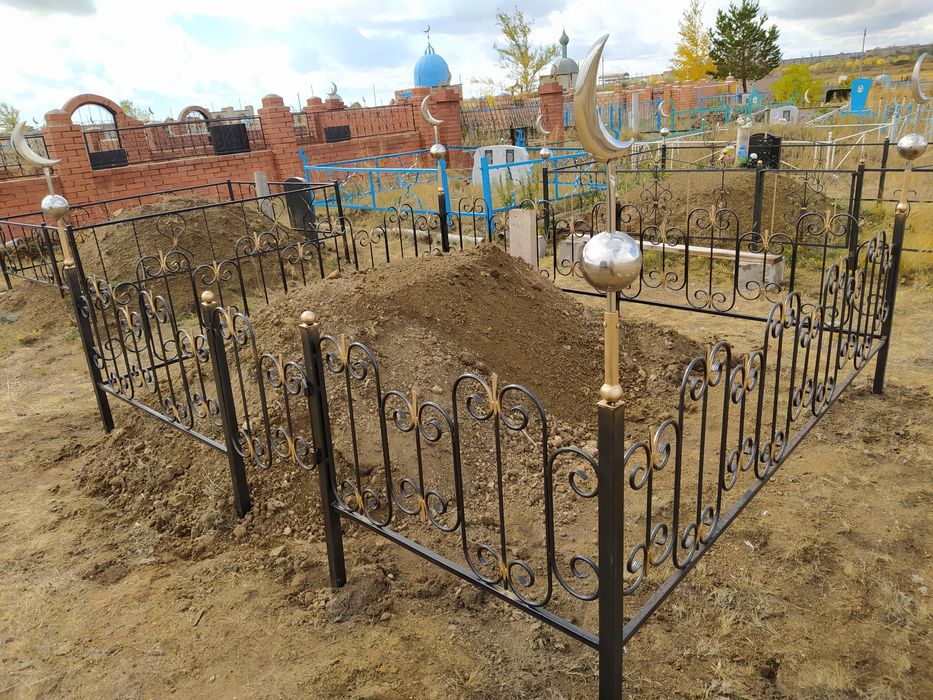 Ритуальные ограды, мазары.