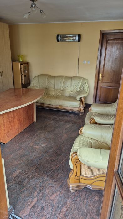 Inchiriez spatiu 3 camere