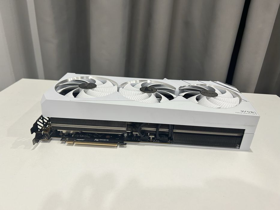 Gigabyte AORUS GeForce RTX 4080 SUPER XTREME ICE 16G