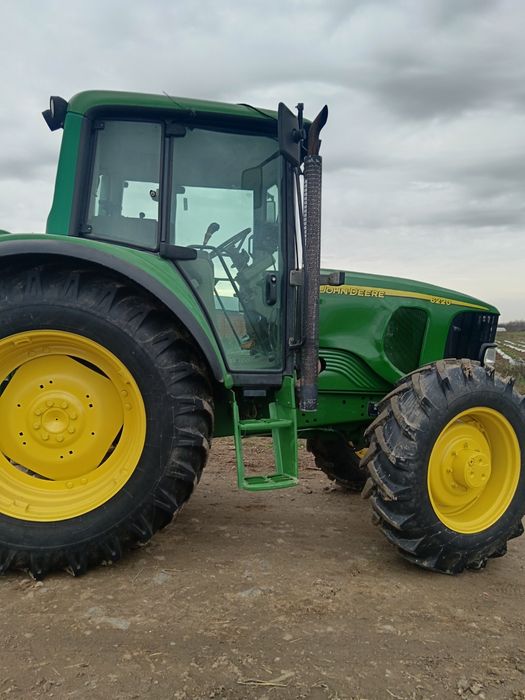 John-Deere   6220