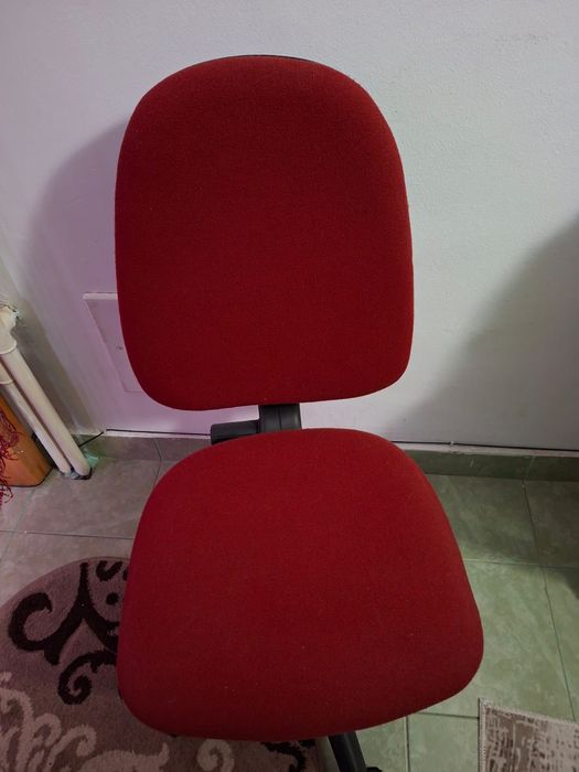 Vând scaune de birou