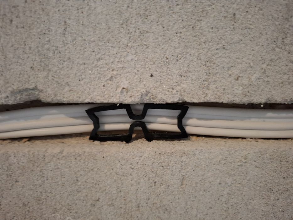 Клипс за фиксиране на кабели