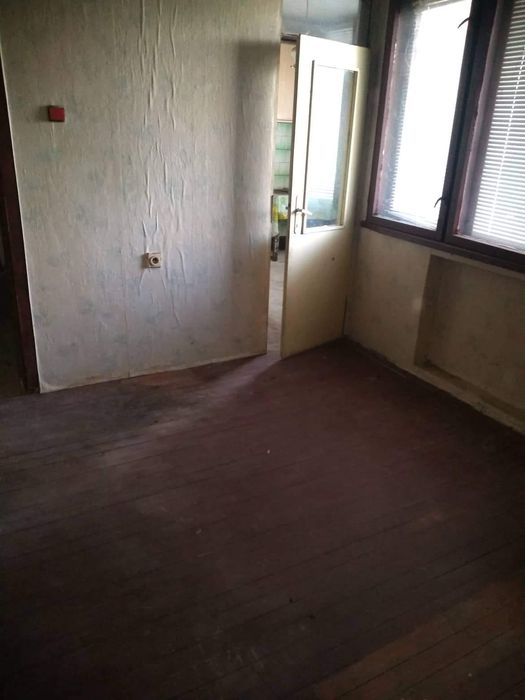 Продава се Четиристаен апартамент в Ловеч, Червен бряг - 103 кв.м за 583 €/кв.м - Снимка #1