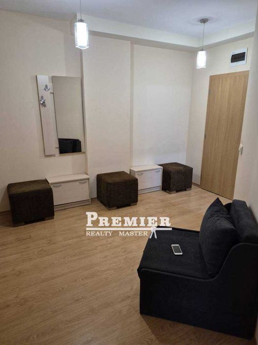 Продава се тристаен апартамент  в курорта Слънчев бряг.