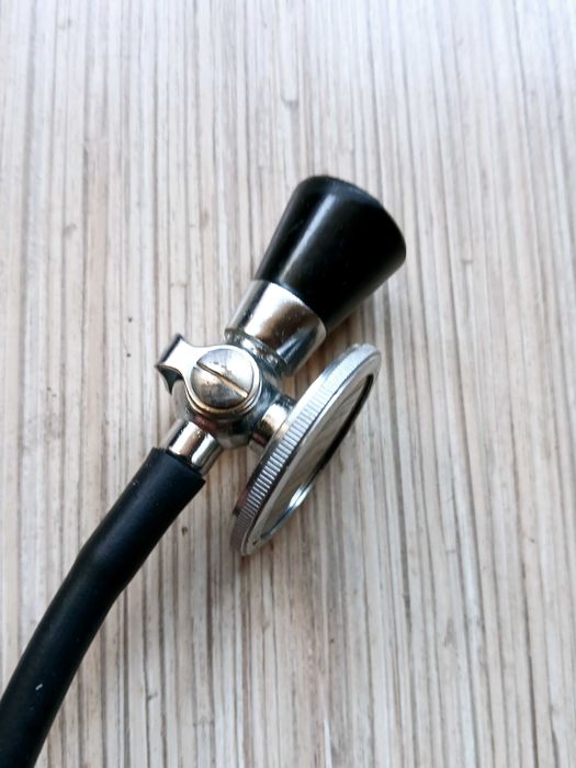 Ретро медицински стетоскоп