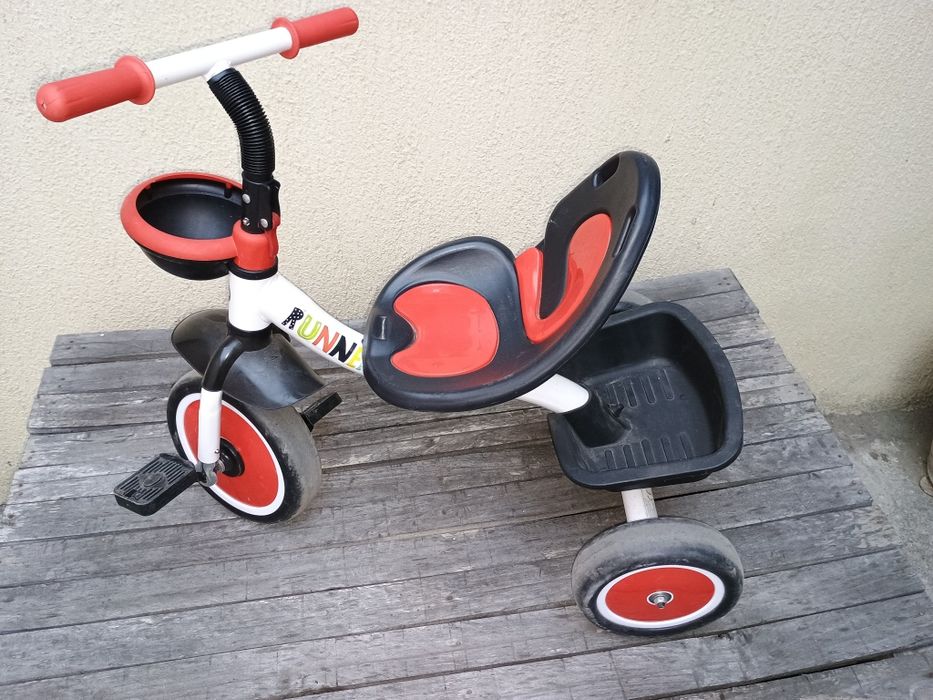 Tricicleta pentru copii.
