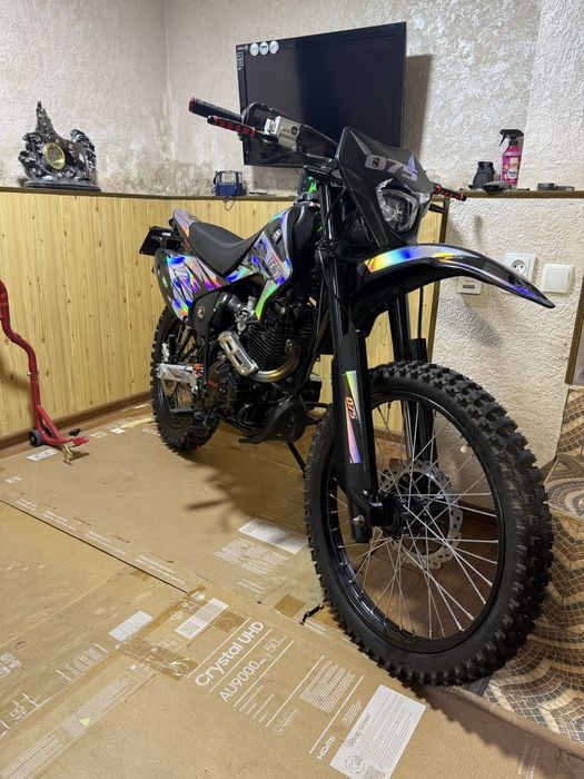 Кросовый мотоцикл 300 кубов абсолютно новый