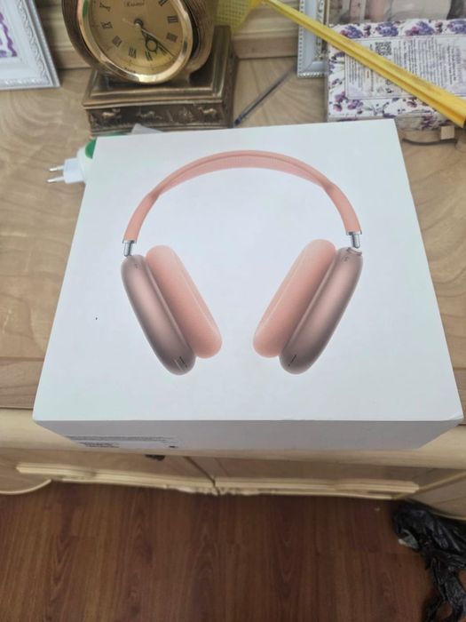 Air Pods Max orange