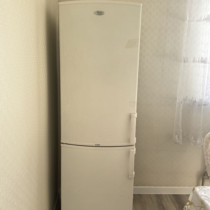 Продаётся холодильник Whirlpool