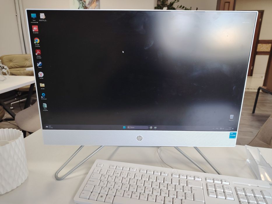 Продам два белых моноблока hp