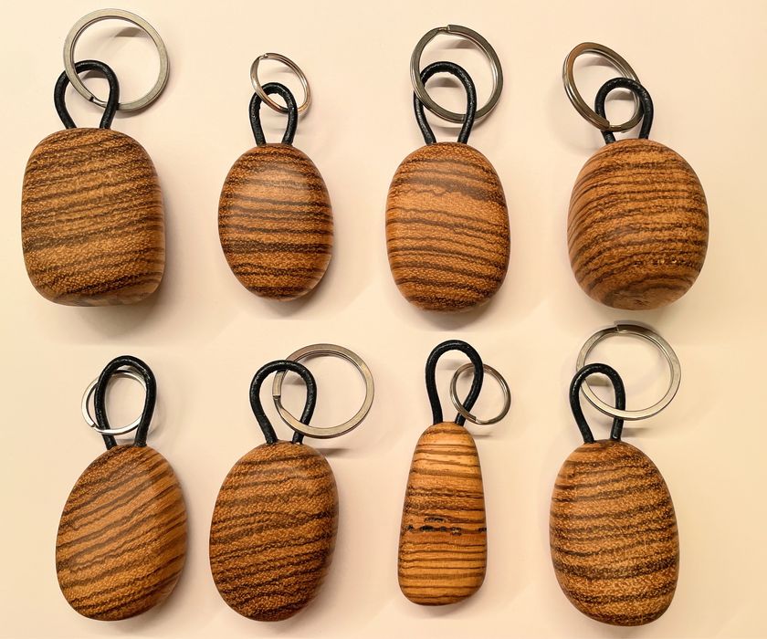 breloc lemn exotic  masiv, handmade, unicat, zebrawood