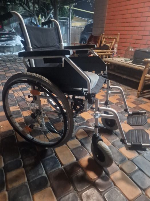 Инвалидная коляска продаётся
