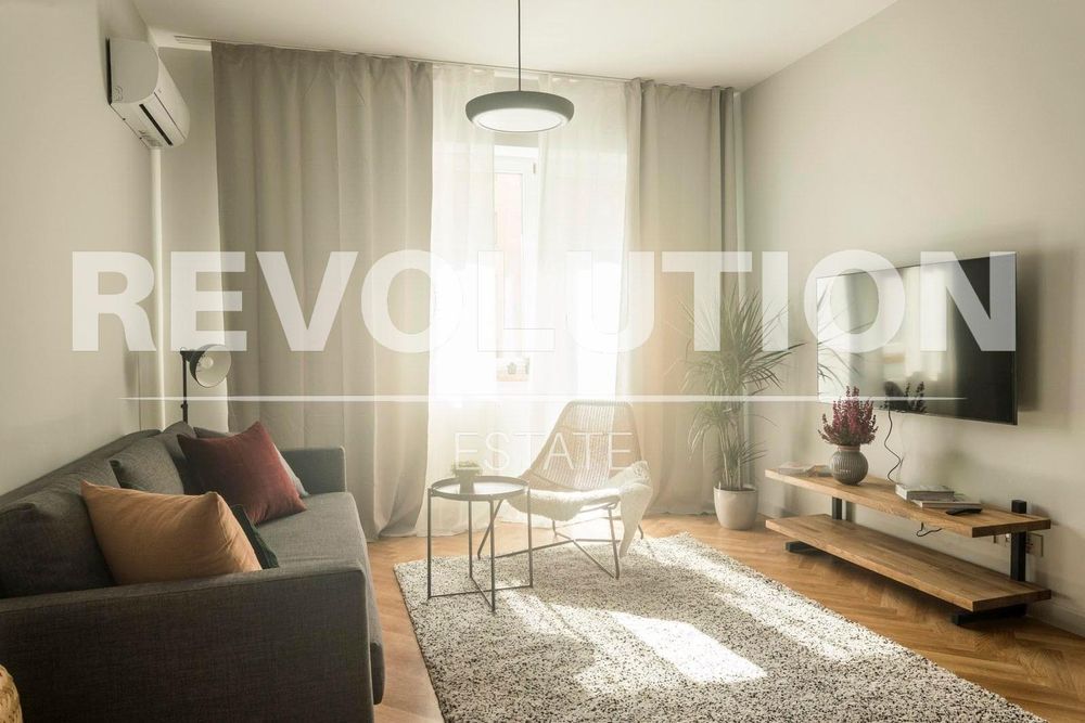 Тристаен апартамент в Центъра на София до НДК.