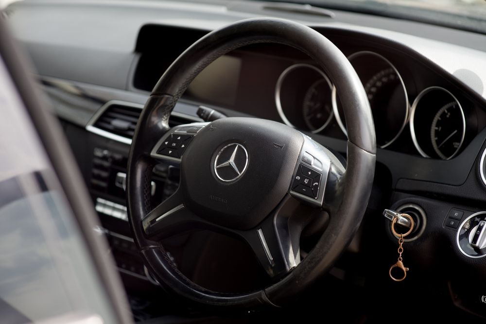 Dezmembrez Mercedes C W204 facelift bara far stop aripa capota usa