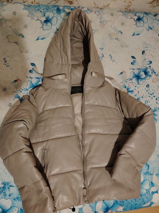 Вещи пакетами, очень много вещей.