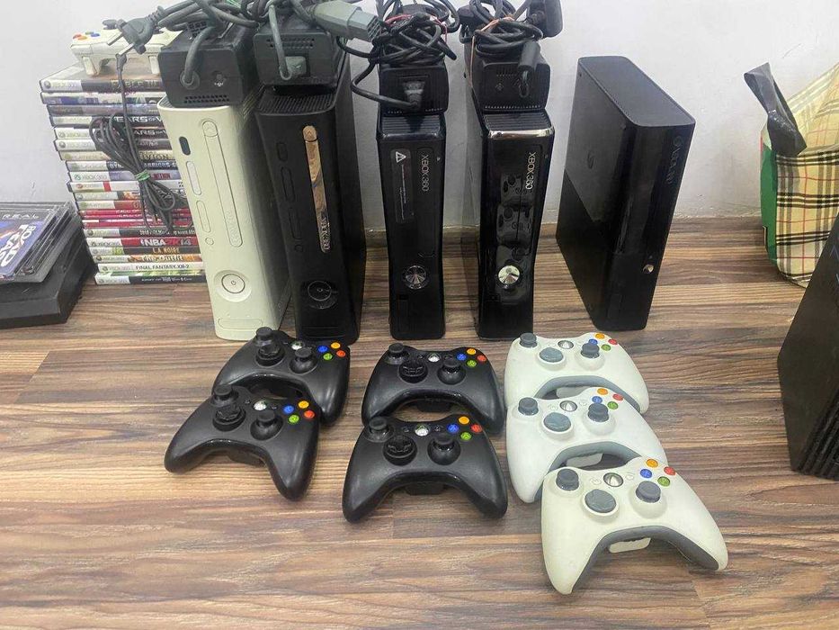 Xbox 360E freeboot 500gb 2 джойстика