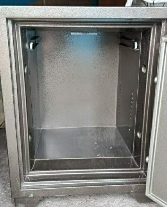 Продам сейф 50*65