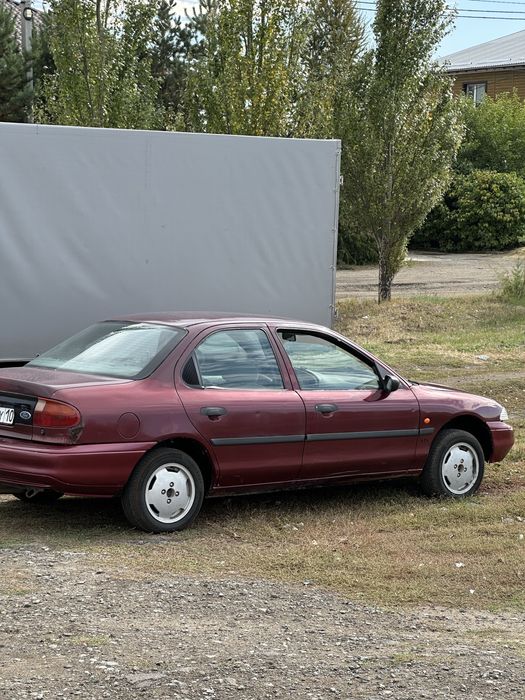 Продам Ford Mondeo 1995, 1.8