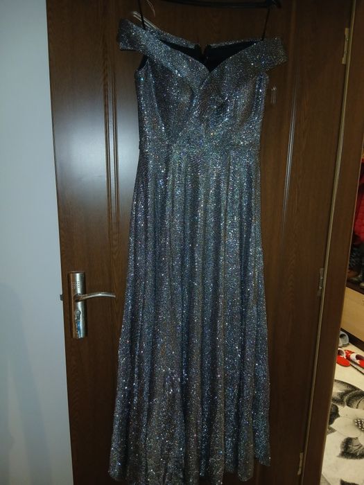 Официални роклии