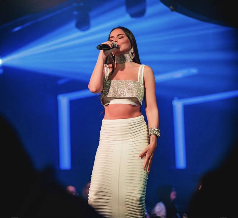 Пола Alice evis      .