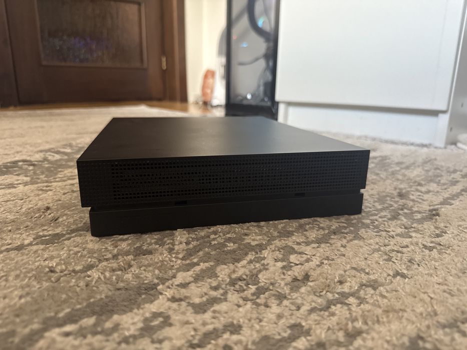 Xbox One X 1Tb nou nefolosit