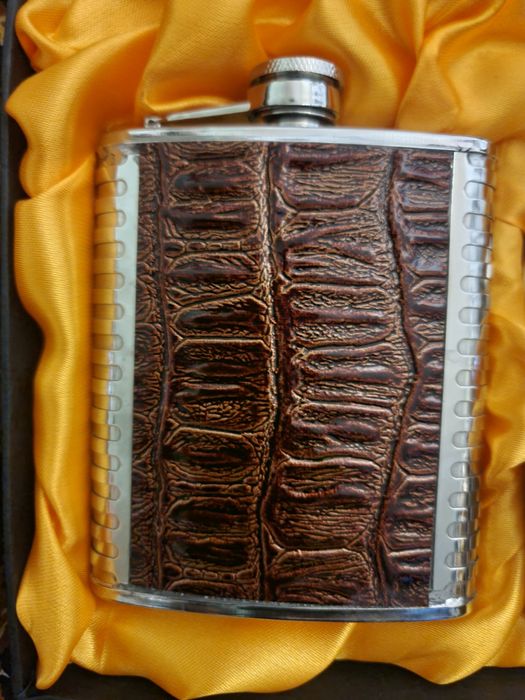 Луксозен мъжки комплект-Манерка, чашка, фунийка и визитник