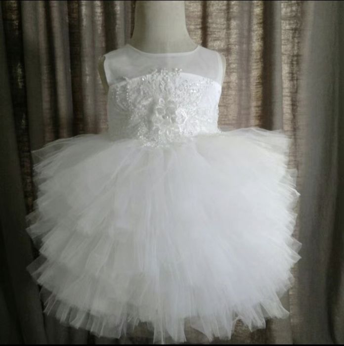 Платье белое на 2-3г. Размер 100см