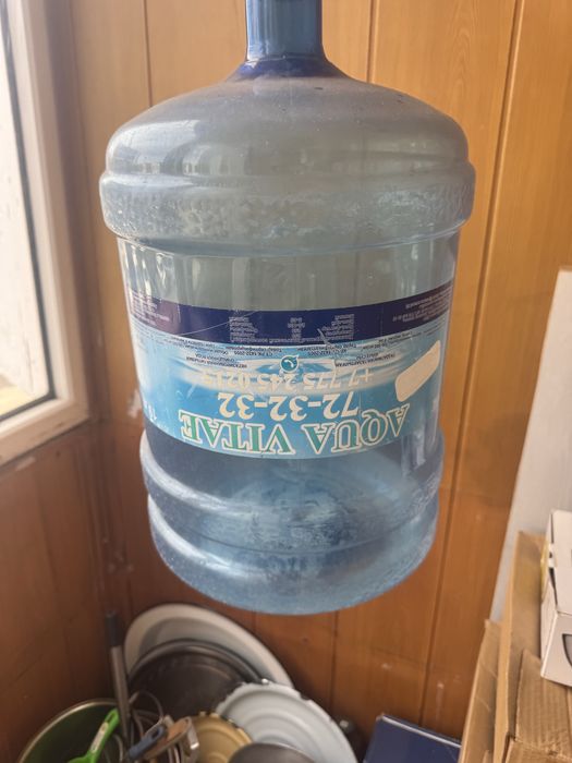 Продам бутыль 19 л