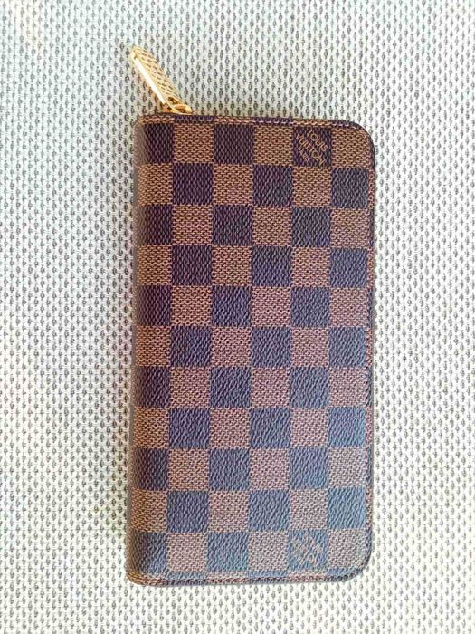 LOUIS VUITTON Дамскo портмоне с цип кафяво