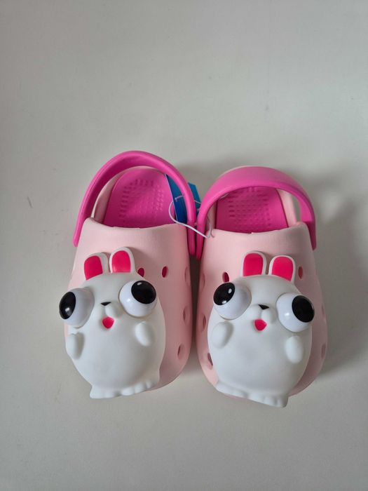 Papuci crocs fete cu jucărie