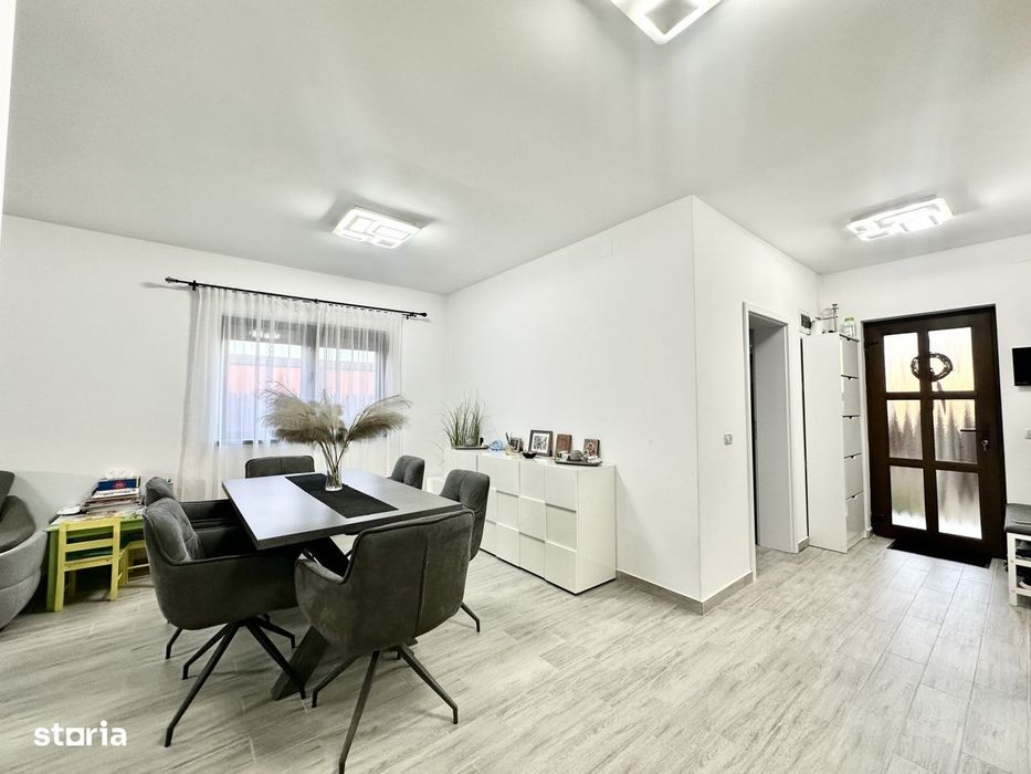 Duplex spatios cu 4 camere | Zid dublu | Panouri fotovoltaice - Mosnit