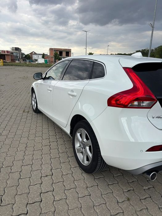 Volvo V40 D4 R Design 241hp