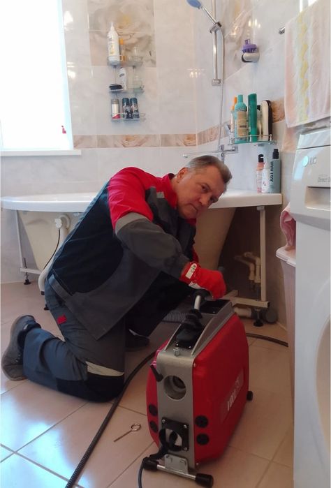 Сантехник Засор ремонт труб. Чистка труб конализации от засора