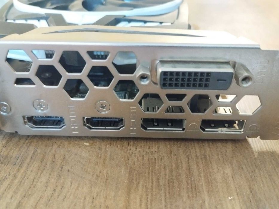 Продавам MSI GeForce GTX 1070 Ti ARMOR 8G