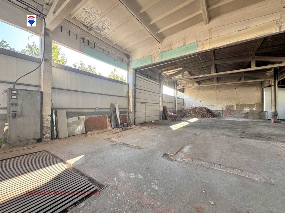Продава се Промишлена сграда в Русе, Здравец Изток - 940 кв.м за 350 €/кв.м - Снимка #1