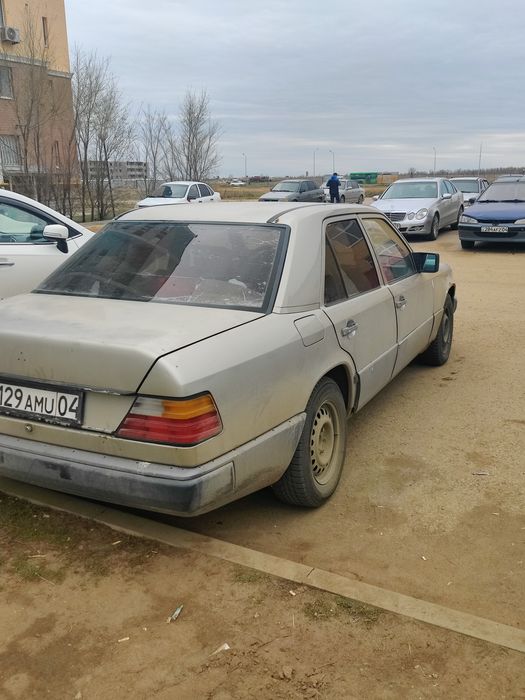 Продам машину Мерседес 124