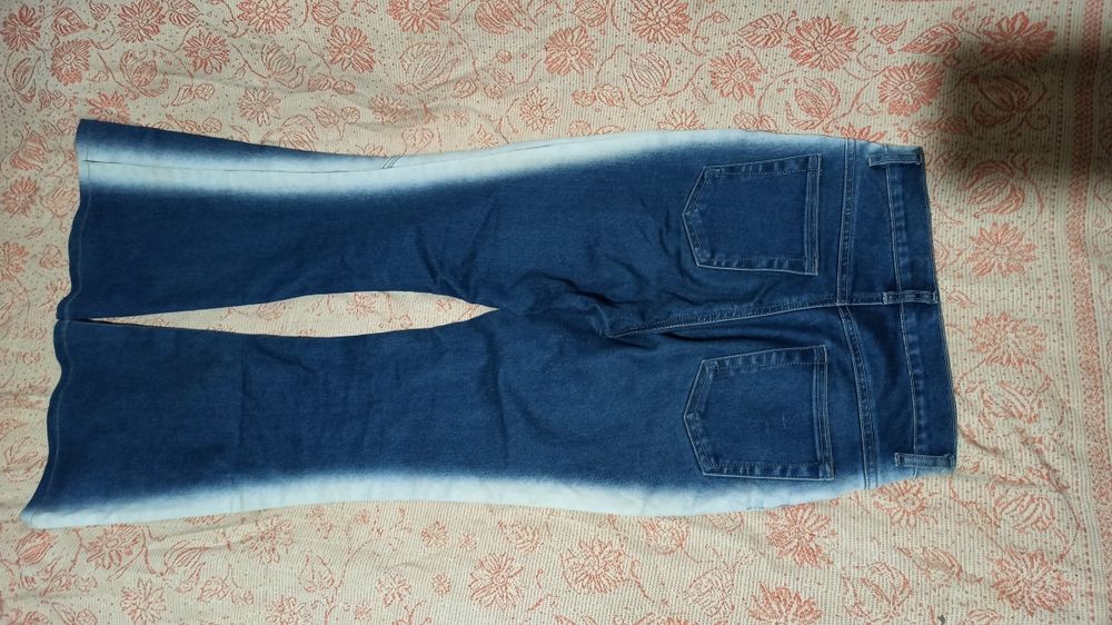 Продам женские джинсы