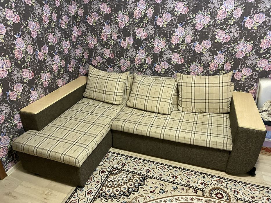 Угловой  диван..