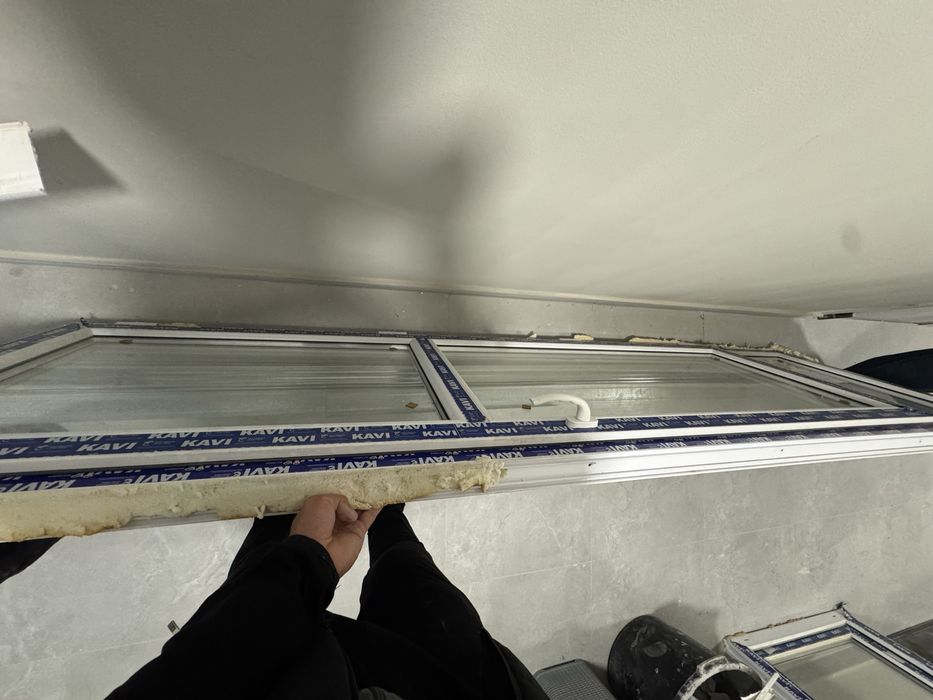 Пластиковая дверь