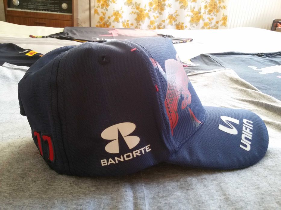 Шапка на Серхио Перес (Red Bull Racing) от Сезон 2022