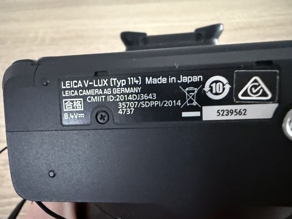 Vând cameră foto Dslr LEICA V-Lux (Typ 114)